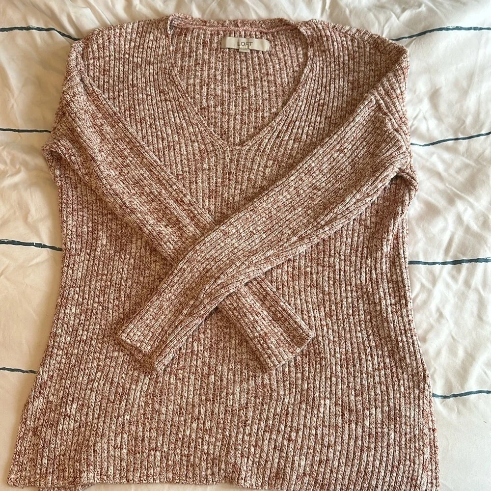 LOFT Rust Red and White Marbled V-neck Sweater - Picture 2 of 8